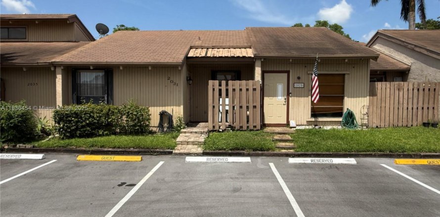 Townhouse in Davie, Florida 2 bedrooms, 73.76 sq.m. № 1845558