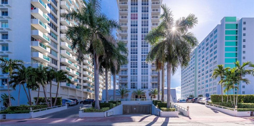 Condo in Miami Beach, Florida, 1 bedroom № 1790684