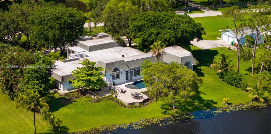 Villa ou maison à Davie, Floride 5 chambres, 474.64 m2 № 1922946