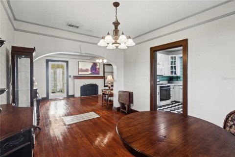 House in Lake Wales, Florida 2 bedrooms, 151.99 sq.m. № 2425508 - photo 7