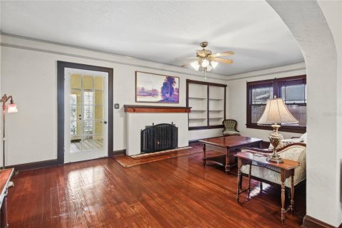 House in Lake Wales, Florida 2 bedrooms, 151.99 sq.m. № 2425508 - photo 10