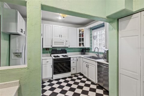 House in Lake Wales, Florida 2 bedrooms, 151.99 sq.m. № 2425508 - photo 4