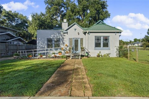 House in Lake Wales, Florida 2 bedrooms, 151.99 sq.m. № 2425508