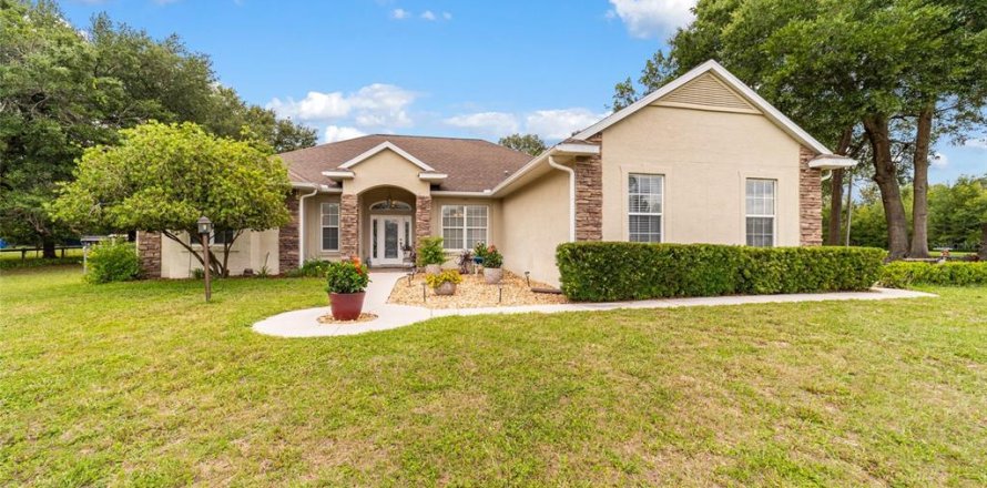 House in Citra, Florida 3 bedrooms, 268.58 sq.m. № 2095867