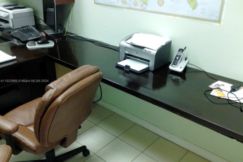 Propiedad comercial en venta en Hollywood, Florida № 1959547 - foto 9