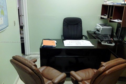 Propiedad comercial en venta en Hollywood, Florida № 1959547 - foto 8