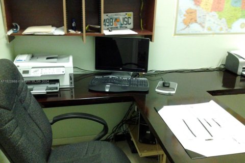 Propiedad comercial en venta en Hollywood, Florida № 1959547 - foto 6