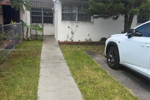 House in Sweetwater, Florida 4 bedrooms, 112.32 sq.m. № 2088571