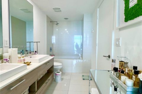 Снять в аренду кондоминиум в Майами, Флорида 1 спальня, 64.94м2, № 2005606 - фото 17