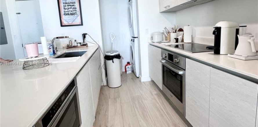 Кондоминиум с 1 спальней в Майами, Флорида № 2005606