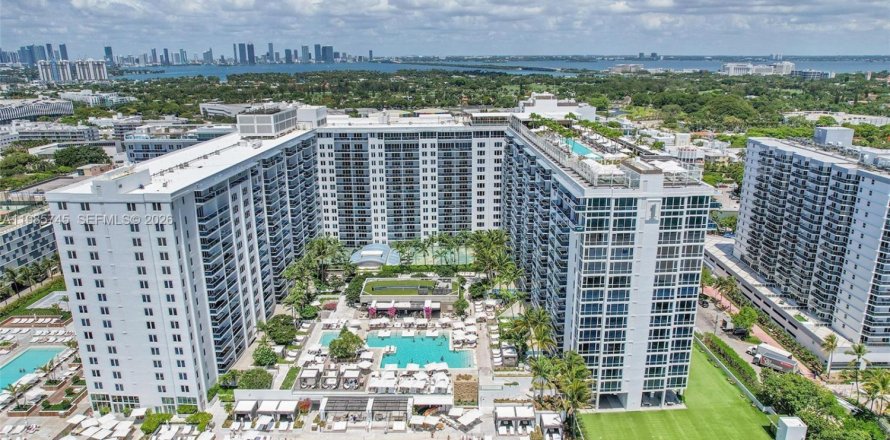 Кондоминиум с 1 спальней в Майами-Бич, Флорида № 2064618