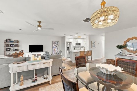 Condo in Sun City Center, Florida, 2 bedrooms  № 2395897 - photo 7
