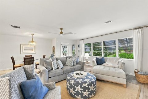 Condo in Sun City Center, Florida, 2 bedrooms  № 2395897 - photo 12