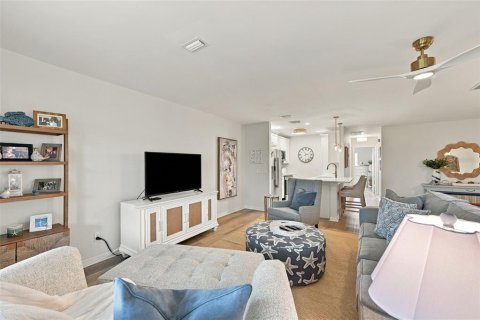 Condo in Sun City Center, Florida, 2 bedrooms  № 2395897 - photo 10