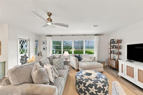 Condo in Sun City Center, Florida, 2 bedrooms  № 2395897 - photo 11