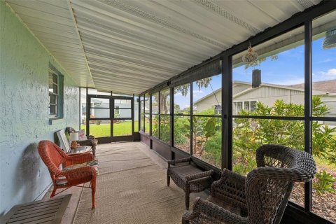 Condo in Sun City Center, Florida, 2 bedrooms  № 2395897 - photo 29