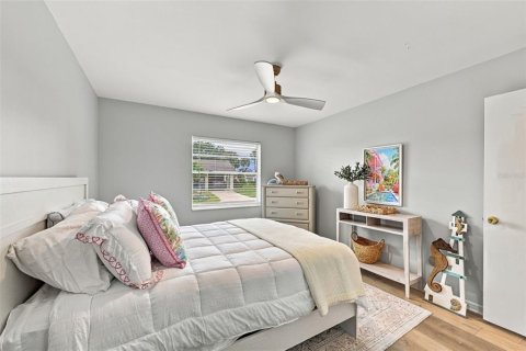 Condo in Sun City Center, Florida, 2 bedrooms  № 2395897 - photo 27