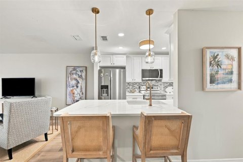Condo in Sun City Center, Florida, 2 bedrooms  № 2395897 - photo 16