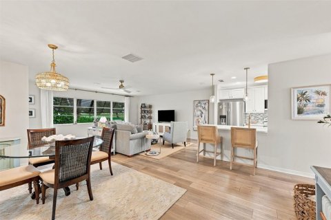 Condo in Sun City Center, Florida, 2 bedrooms  № 2395897 - photo 6