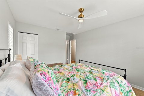 Condo in Sun City Center, Florida, 2 bedrooms  № 2395897 - photo 25