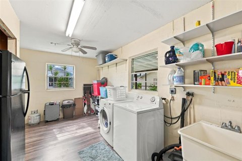 Condo in Sun City Center, Florida, 2 bedrooms  № 2395897 - photo 5