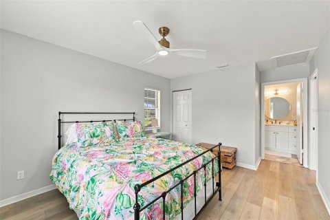 Condo in Sun City Center, Florida, 2 bedrooms  № 2395897 - photo 24