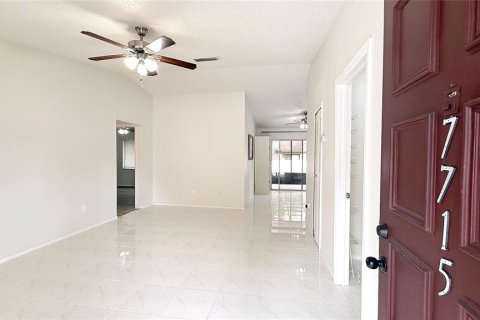 Adosado en venta en Temple Terrace, Florida, 3 dormitorios, 97.55 m2 № 1817282 - foto 4