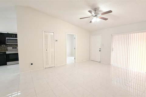 Adosado en venta en Temple Terrace, Florida, 3 dormitorios, 97.55 m2 № 1817282 - foto 5