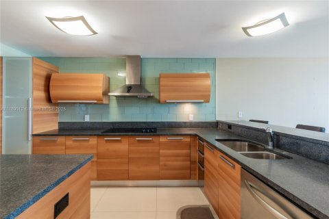 Copropriété à louer à Aventura, Floride: 3 chambres, 196.86 m2 № 1691312 - photo 10