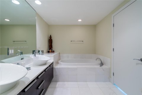 Copropriété à louer à Aventura, Floride: 3 chambres, 196.86 m2 № 1691312 - photo 24