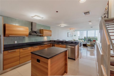 Copropriété à louer à Aventura, Floride: 3 chambres, 196.86 m2 № 1691312 - photo 8