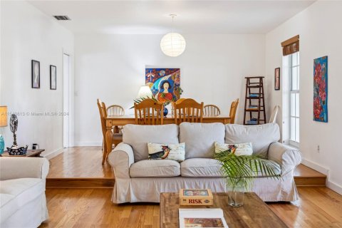 Casa en alquiler en Pinecrest, Florida, 4 dormitorios, 227.24 m2 № 1938094 - foto 2