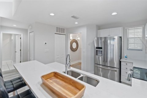 Condo in Bradenton, Florida, 2 bedrooms  № 1761356 - photo 13
