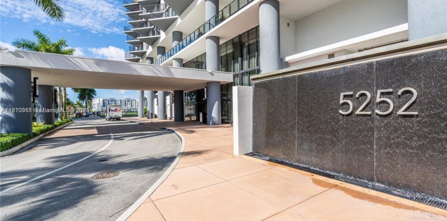 Condominio en Doral, Florida, 2 dormitorios  № 1979475