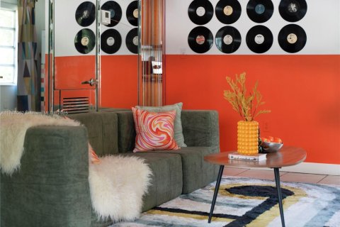 Снять в аренду виллу или дом в Майами, Флорида 3 спальни, 102.66м2, № 1935824 - фото 5