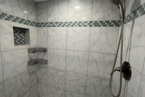 Copropriété à louer à Miami, Floride: 2 chambres, 89.65 m2 № 2075304 - photo 12