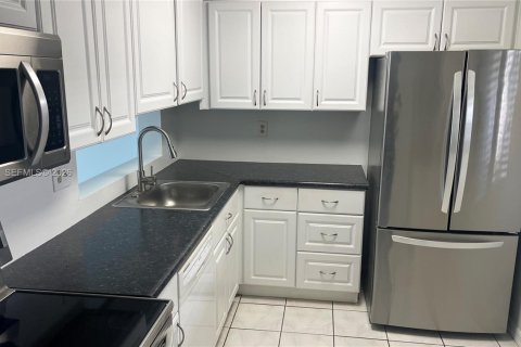 Copropriété à louer à Miami, Floride: 2 chambres, 89.65 m2 № 2075304 - photo 2