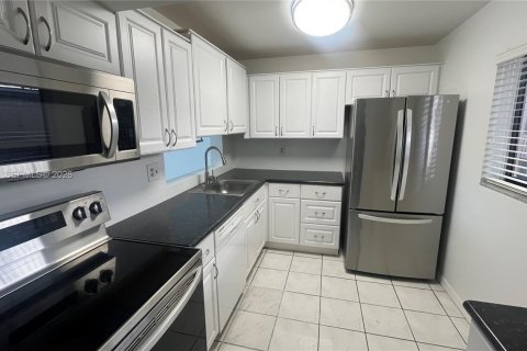 Copropriété à louer à Miami, Floride: 2 chambres, 89.65 m2 № 2075304 - photo 3