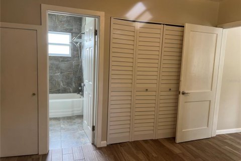 Commercial property in Sarasota, Florida 6 bedrooms, 274.8 sq.m. № 2364779 - photo 18