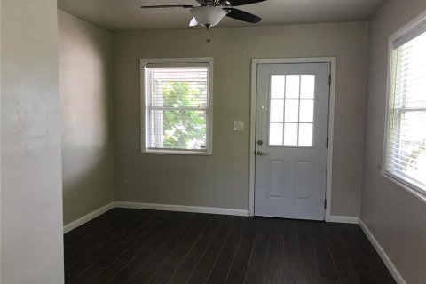 Commercial property in Sarasota, Florida 6 bedrooms, 274.8 sq.m. № 2364779 - photo 6