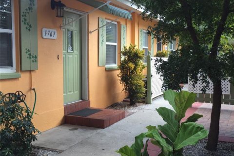 Commercial property in Sarasota, Florida 6 bedrooms, 274.8 sq.m. № 2364779 - photo 23
