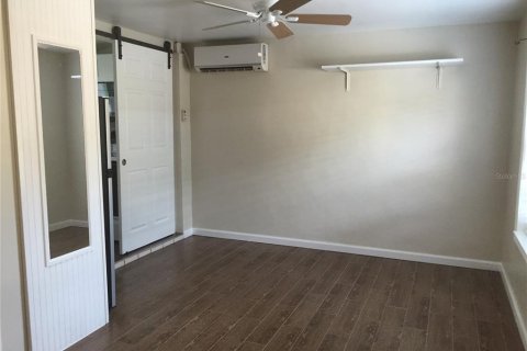 Commercial property in Sarasota, Florida 6 bedrooms, 274.8 sq.m. № 2364779 - photo 21