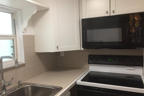 Commercial property in Sarasota, Florida 6 bedrooms, 274.8 sq.m. № 2364779 - photo 17