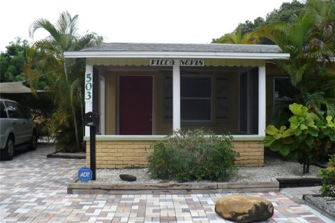 Commercial property in Sarasota, Florida 6 bedrooms, 274.8 sq.m. № 2364779 - photo 11