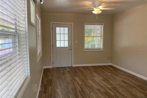 Commercial property in Sarasota, Florida 6 bedrooms, 274.8 sq.m. № 2364779 - photo 13