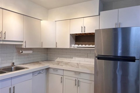 Commercial property in Sarasota, Florida 6 bedrooms, 274.8 sq.m. № 2364779 - photo 25