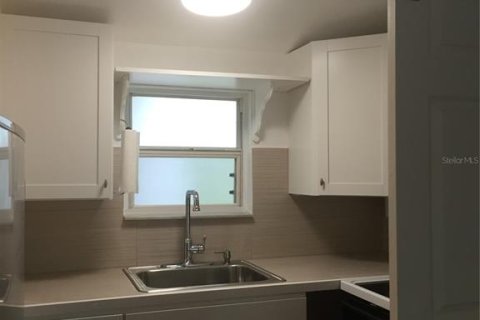 Commercial property in Sarasota, Florida 6 bedrooms, 274.8 sq.m. № 2364779 - photo 29