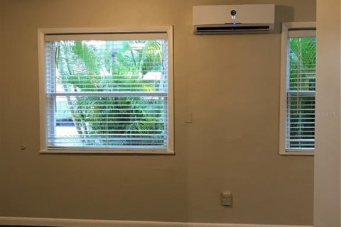 Commercial property in Sarasota, Florida 6 bedrooms, 274.8 sq.m. № 2364779 - photo 10