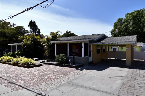 Commercial property in Sarasota, Florida 6 bedrooms, 274.8 sq.m. № 2364779 - photo 4