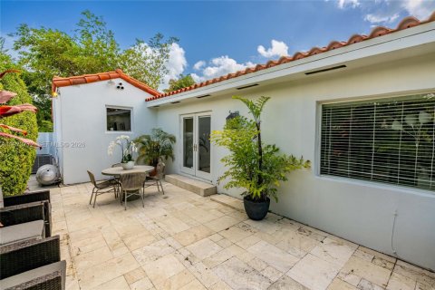 House in Miami, Florida 3 bedrooms, 235.79 sq.m. № 2034133 - photo 7